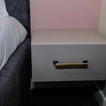 Miku Apartment- Exclusive 1 Bedroom At Komuna E Parisit Apartment
