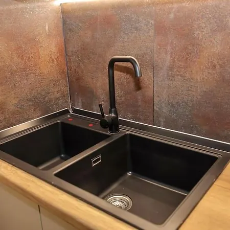 Miku Apartment- Exclusive 1 Bedroom At Komuna E Parisit Apartment